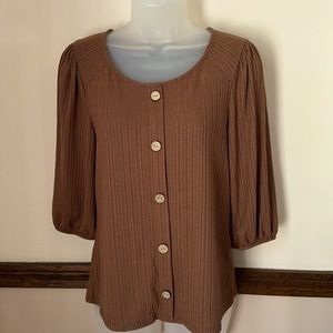 Womens short sleeve shirt